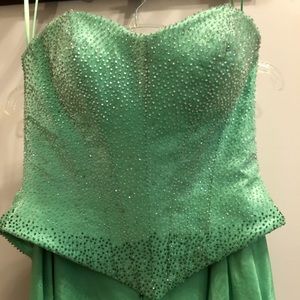 Jolie Prom - Lime green corset evening gown